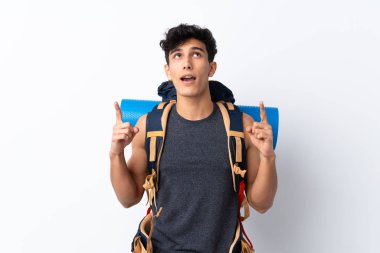 Arjantinli genç yürüyüşçü izole edilmiş beyaz arka planda işaret parmağı harika bir fikir.