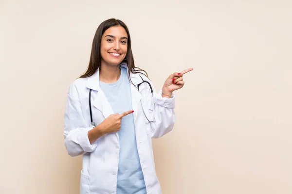 Young Doctor Woman Isolated Background Pointing Finger Side — Stock Photo, Image