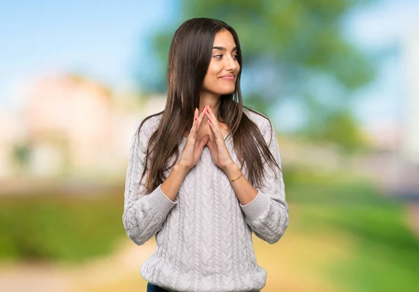 Young Hispanic Brunette Woman Scheming Something Outdoors — Stock Photo, Image