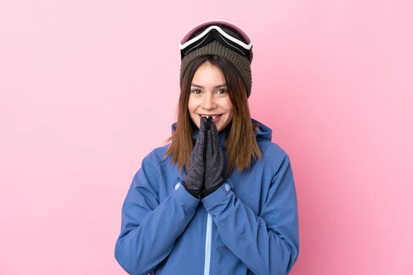Joven Esquiadora Sobre Fondo Rosa Aislado Con Expresión Facial Sorpresa —  Fotos de Stock