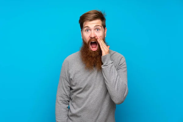 Redhead Man Long Beard Isolated Blue Background Surprise Shocked Facial — Stock Photo, Image