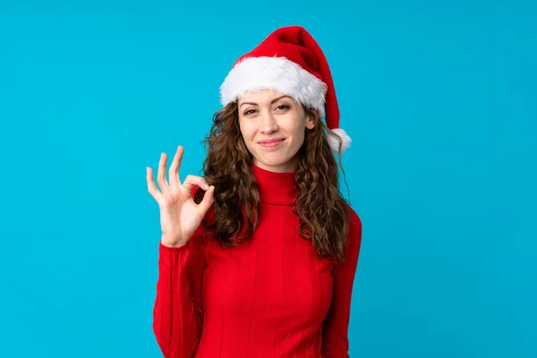 Meisje Met Kerst Hoed Geïsoleerde Gele Achtergrond Met Een Teken — Stockfoto