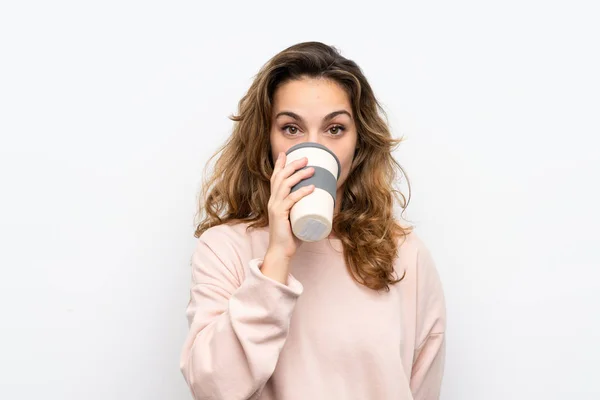 Jovem Loira Segurando Bebendo Café Para Levar Embora — Fotografia de Stock