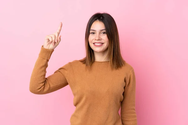 Fiatal Izolált Rózsaszín Háttér Szándékozik Felismerni Megoldást Miközben Felemeli Ujját — Stock Fotó