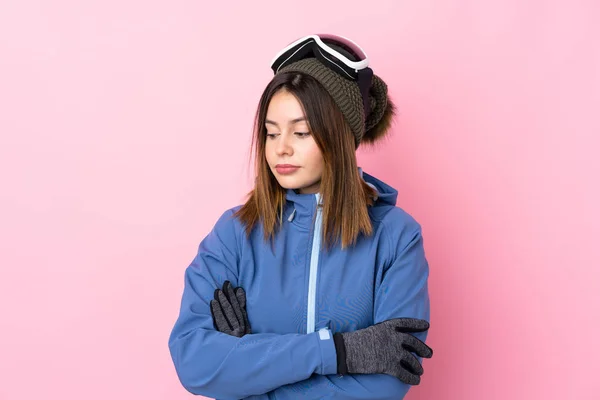 Joven Esquiadora Sobre Fondo Rosa Aislado Pensando Una Idea —  Fotos de Stock