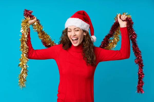Chica con sombrero de Navidad sobre fondo aislado —  Fotos de Stock