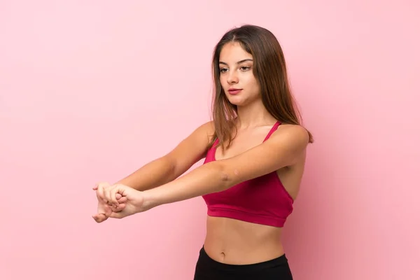 Giovane Ragazza Sportiva Isolato Sfondo Rosa Stretching — Foto Stock