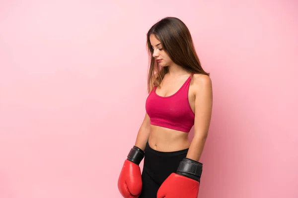 Jovem Esporte Menina Sobre Isolado Fundo Rosa Com Luvas Boxe — Fotografia de Stock