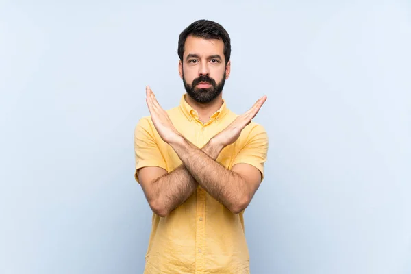 Jeune Homme Barbe Sur Fond Bleu Isolé Faisant Aucun Geste — Photo