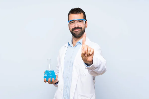 실험실 플라스크를 과학자들 손가락을 — 스톡 사진