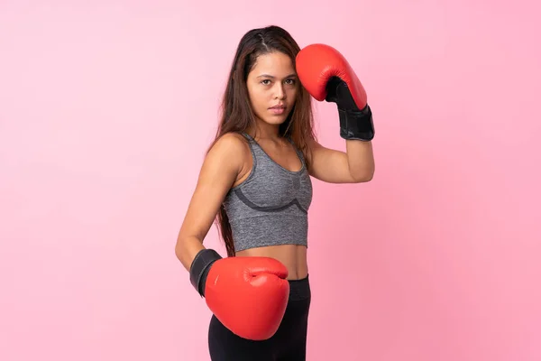 Jovem Esporte Menina Brasileira Sobre Isolado Fundo Rosa Com Luvas — Fotografia de Stock