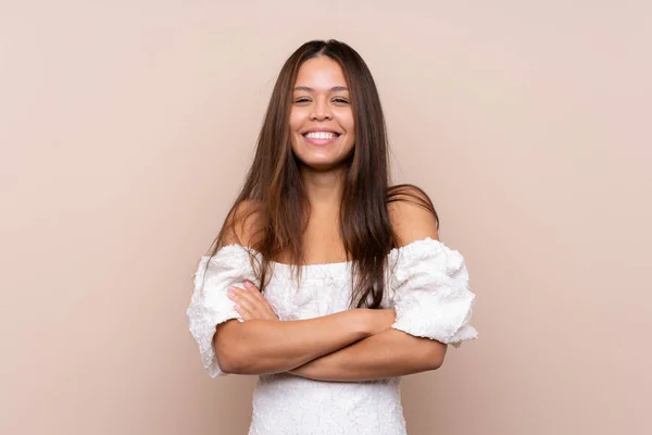 Junge Brasilianerin Über Isolierten Hintergrund Lacht — Stockfoto