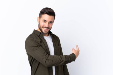 Sakallı, genç, yakışıklı, soyutlanmış beyaz bir geçmişi var.