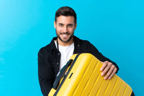 Viajante Homem Segurando Uma Mala Sobre Fundo Azul Isolado Com — Fotografia de Stock