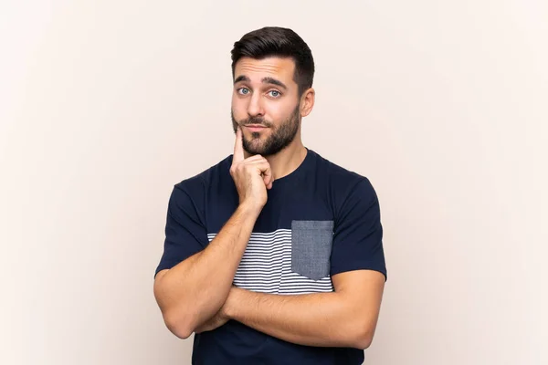 Joven Hombre Guapo Con Barba Sobre Fondo Aislado Mirando Frente — Foto de Stock