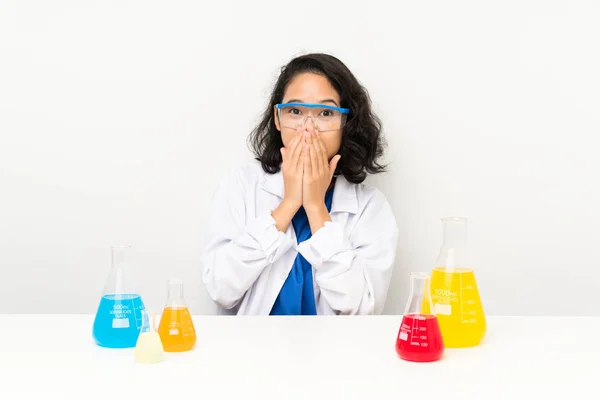 Νεαρό Επιστημονικό Κορίτσι Της Ασίας Έκπληξη Έκφραση Του Προσώπου — Φωτογραφία Αρχείου