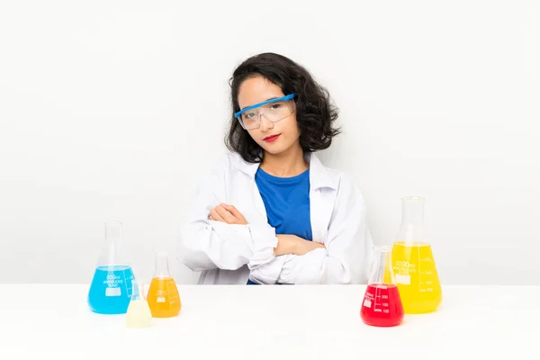 Joven Científico Asiático Chica Mantener Los Brazos Cruzados — Foto de Stock