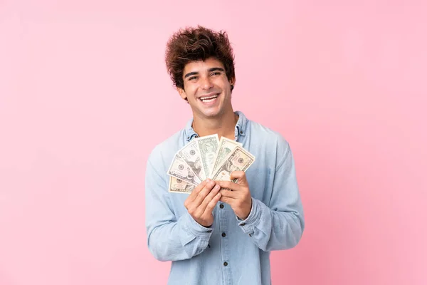 Jonge Blanke Man Geïsoleerde Roze Achtergrond Nemen Veel Geld — Stockfoto