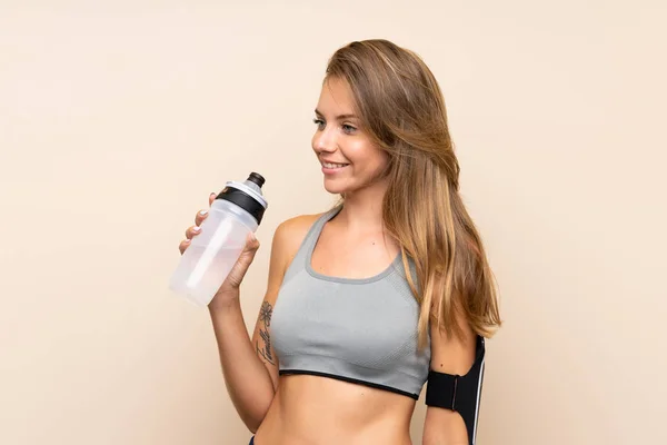 Joven Chica Deportiva Rubia Sobre Fondo Aislado Con Botella Agua — Foto de Stock