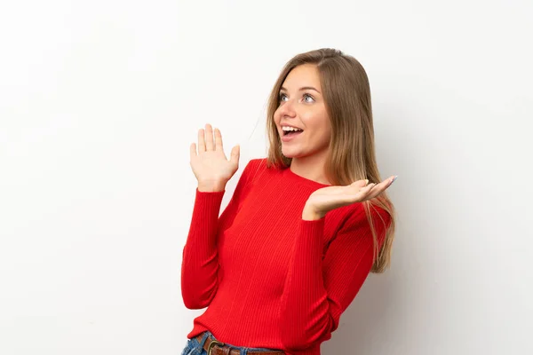 Jonge Blonde Vrouw Met Rode Trui Geïsoleerde Witte Achtergrond Met — Stockfoto