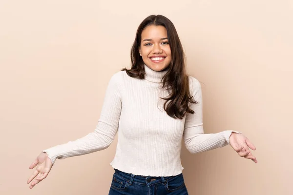 Jong Colombiaans Meisje Geïsoleerde Achtergrond Glimlachen — Stockfoto