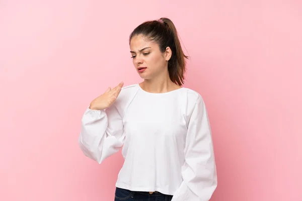 Jovem Morena Sobre Fundo Rosa Isolado Com Expressão Cansada Doente — Fotografia de Stock