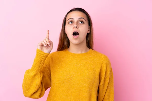 Chica Adolescente Con Suéter Amarillo Sobre Fondo Rosa Aislado Pensando —  Fotos de Stock