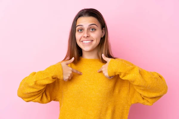 Menina Adolescente Com Suéter Amarelo Sobre Fundo Rosa Isolado Com — Fotografia de Stock