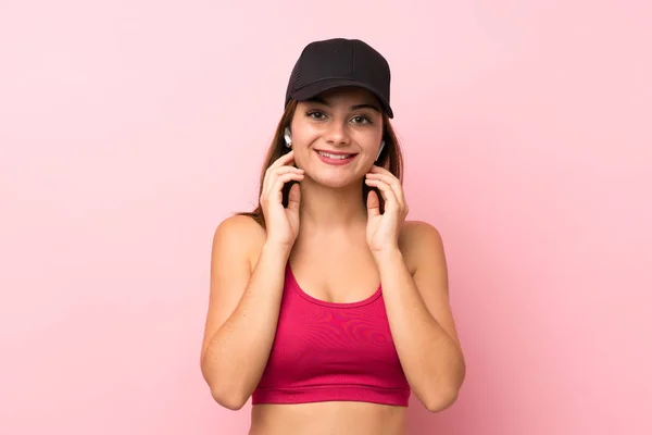 Jong Sport Meisje Geïsoleerde Roze Achtergrond Luisteren Muziek Kijken Naar — Stockfoto