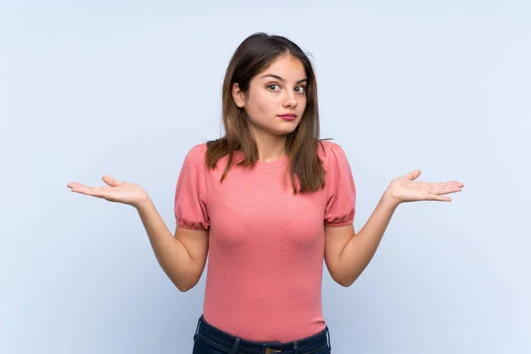 Jong Brunette Meisje Geïsoleerde Blauwe Achtergrond Met Twijfels Met Verwarde — Stockfoto