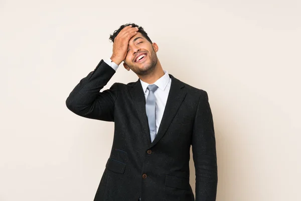 Joven Hombre Negocios Guapo Sobre Fondo Aislado Riendo —  Fotos de Stock