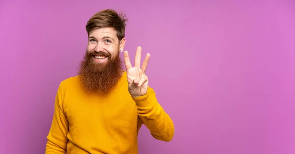 Pelirrojo Con Barba Larga Sobre Fondo Púrpura Aislado Feliz Contando — Foto de Stock