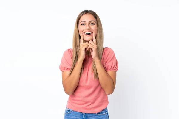 Junge Blonde Frau Auf Isoliertem Weißen Hintergrund Lächelt Mit Einem — Stockfoto