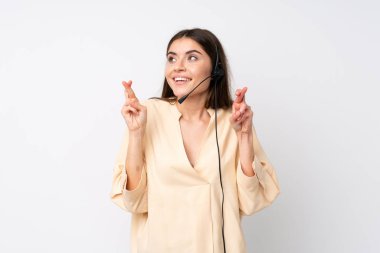 Genç pazarlamacı kadın izole beyaz arka planda şans diliyor.