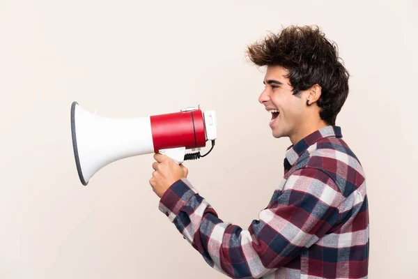 Jonge Blanke Man Schreeuwt Door Een Megafoon — Stockfoto