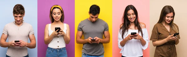 Conjunto Pessoas Sobre Fundo Colorido Enviando Uma Mensagem Com Celular — Fotografia de Stock