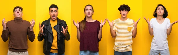 Conjunto Pessoas Sobre Fundo Amarelo Isolado Frustrado Por Uma Situação — Fotografia de Stock