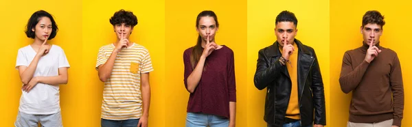 Zole Edilmiş Sarı Arka Plandaki Bir Grup Insan Parmağını Ağzına — Stok fotoğraf