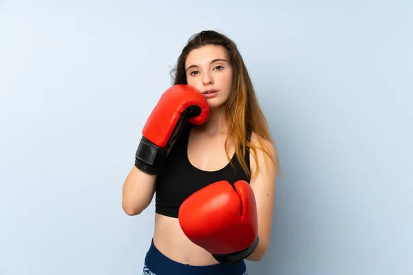 Junge Brünette Mädchen Mit Boxhandschuhen Über Isoliertem Hintergrund — Stockfoto