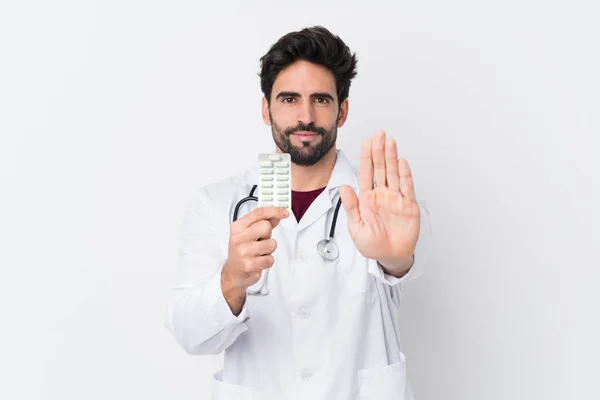 Joven Hombre Guapo Con Barba Sobre Fondo Blanco Aislado Usando —  Fotos de Stock