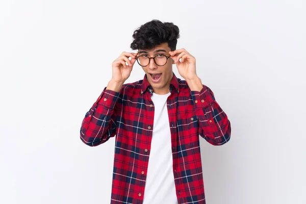 Ung Argentinsk Man Över Isolerad Vit Bakgrund Med Glasögon Och — Stockfoto