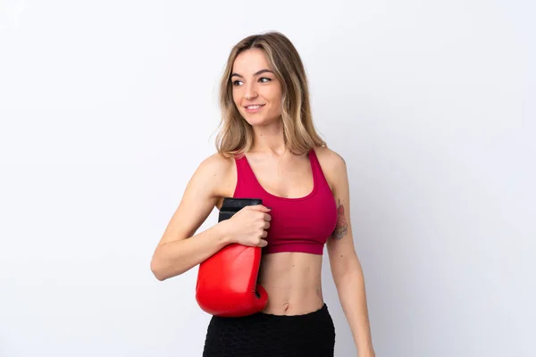 Giovane Donna Sportiva Sfondo Bianco Isolato Con Guanti Boxe — Foto Stock