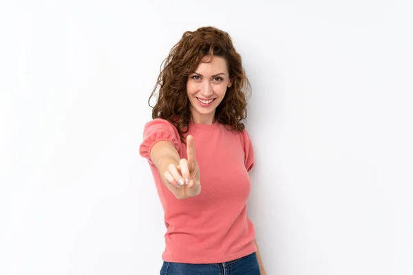 Jovem Mulher Bonita Sobre Fundo Isolado Mostrando Levantando Dedo — Fotografia de Stock