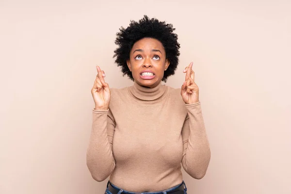 African American Woman Isolated Background Fingers Crossing Wishing Best — 스톡 사진