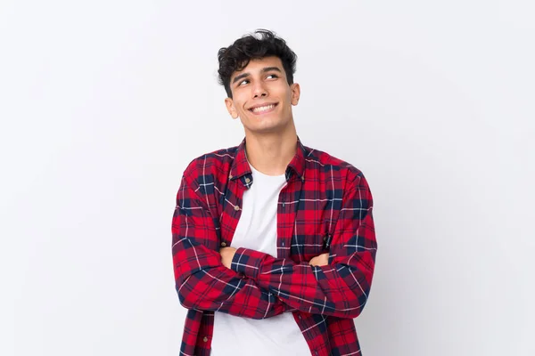 Mladý Argentinský Muž Přes Izolované Bílé Pozadí Vzhlíží Usmívá — Stock fotografie