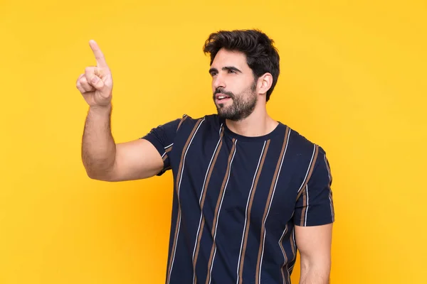 Joven Hombre Guapo Con Barba Sobre Fondo Amarillo Aislado Tocando — Foto de Stock