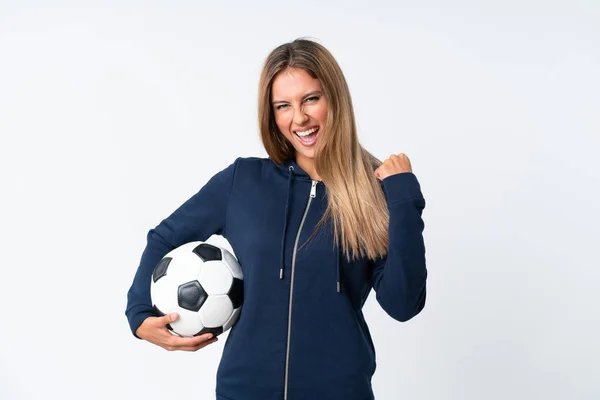 Giovane giocatore di calcio donna su sfondo bianco isolato — Foto Stock