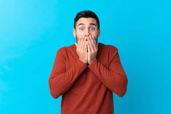 Jovem Homem Bonito Com Barba Sobre Fundo Azul Isolado Com — Fotografia de Stock