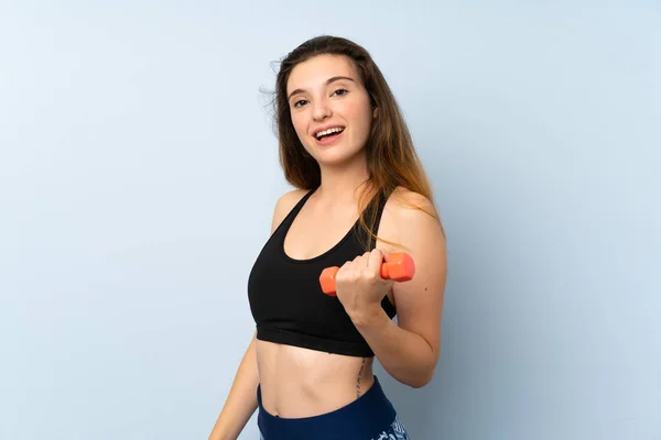 Jovem Mulher Esporte Com Levantamento Peso Sobre Fundo Azul Isolado — Fotografia de Stock