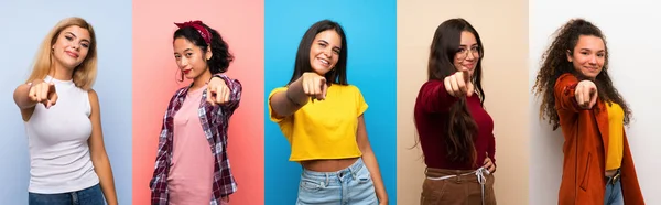 Set Donne Sfondo Colorato Isolato Punta Dito Contro Con Espressione — Foto Stock